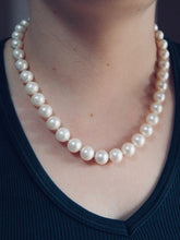 Load image into Gallery viewer, Classic Strand of 10mm Round Cream Coloured Pearls