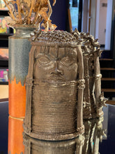 Load image into Gallery viewer, Woman l