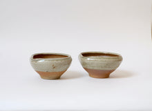 Load image into Gallery viewer, Small Lipped Mixing Bowl