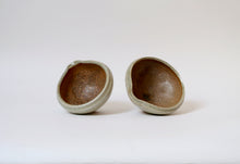 Load image into Gallery viewer, Small Lipped Mixing Bowl