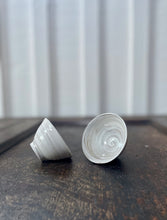 Load image into Gallery viewer, Porcelain Swirl Bowl