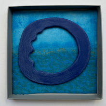 Load image into Gallery viewer, Blue cockle edged bangle