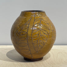 Load image into Gallery viewer, Honey glaze round vase