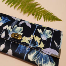 Load image into Gallery viewer, Apochramy Clutch