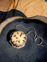 Load image into Gallery viewer, Thika  pendant/brooch