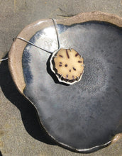 Load image into Gallery viewer, Thika  pendant/brooch