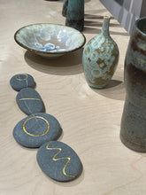 Load image into Gallery viewer, Group of 4 small pebbles