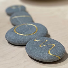 Load image into Gallery viewer, Group of 4 small pebbles