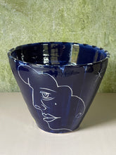 Load image into Gallery viewer, Sgraffito Plant Pot 29