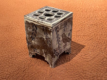 Load image into Gallery viewer, Lidded Decorative Flower Box