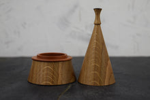 Load image into Gallery viewer, Oak ring box with pear wood collar