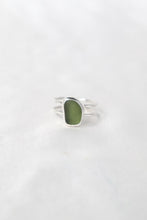 Load image into Gallery viewer, Green double band sea glass and silver ring