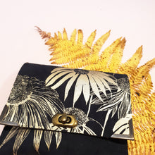 Load image into Gallery viewer, Echinacea Purse : Green