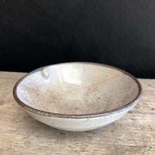 Load image into Gallery viewer, Olive bowls : pair