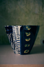 Load image into Gallery viewer, Sgraffito Plant Pot 30