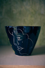 Load image into Gallery viewer, Sgraffito Plant Pot 30