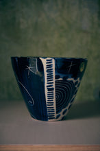 Load image into Gallery viewer, Sgraffito Plant Pot 30