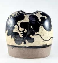 Load image into Gallery viewer, Gwymona: Seaweed Vase
