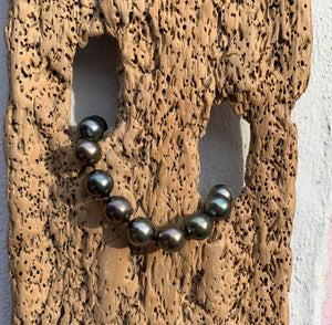 Bracelet of Black Thaitian pearls