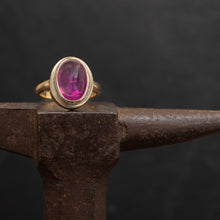 Load image into Gallery viewer, Oval Cabachon Pink Sapphire

