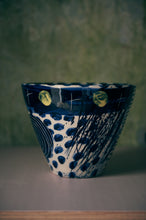 Load image into Gallery viewer, Sgraffito Plant Pot 30
