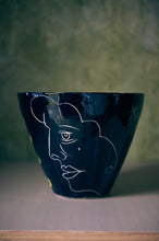 Load image into Gallery viewer, Sgraffito Plant Pot 30
